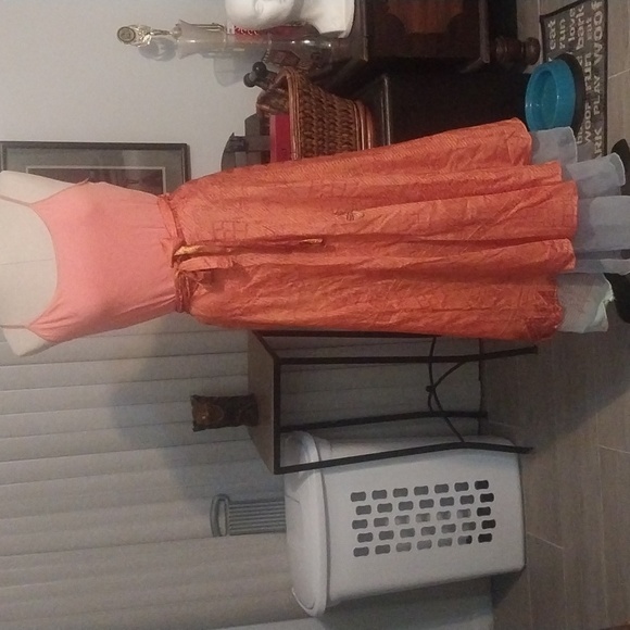 Embroidered wrap skirt - Picture 2 of 8